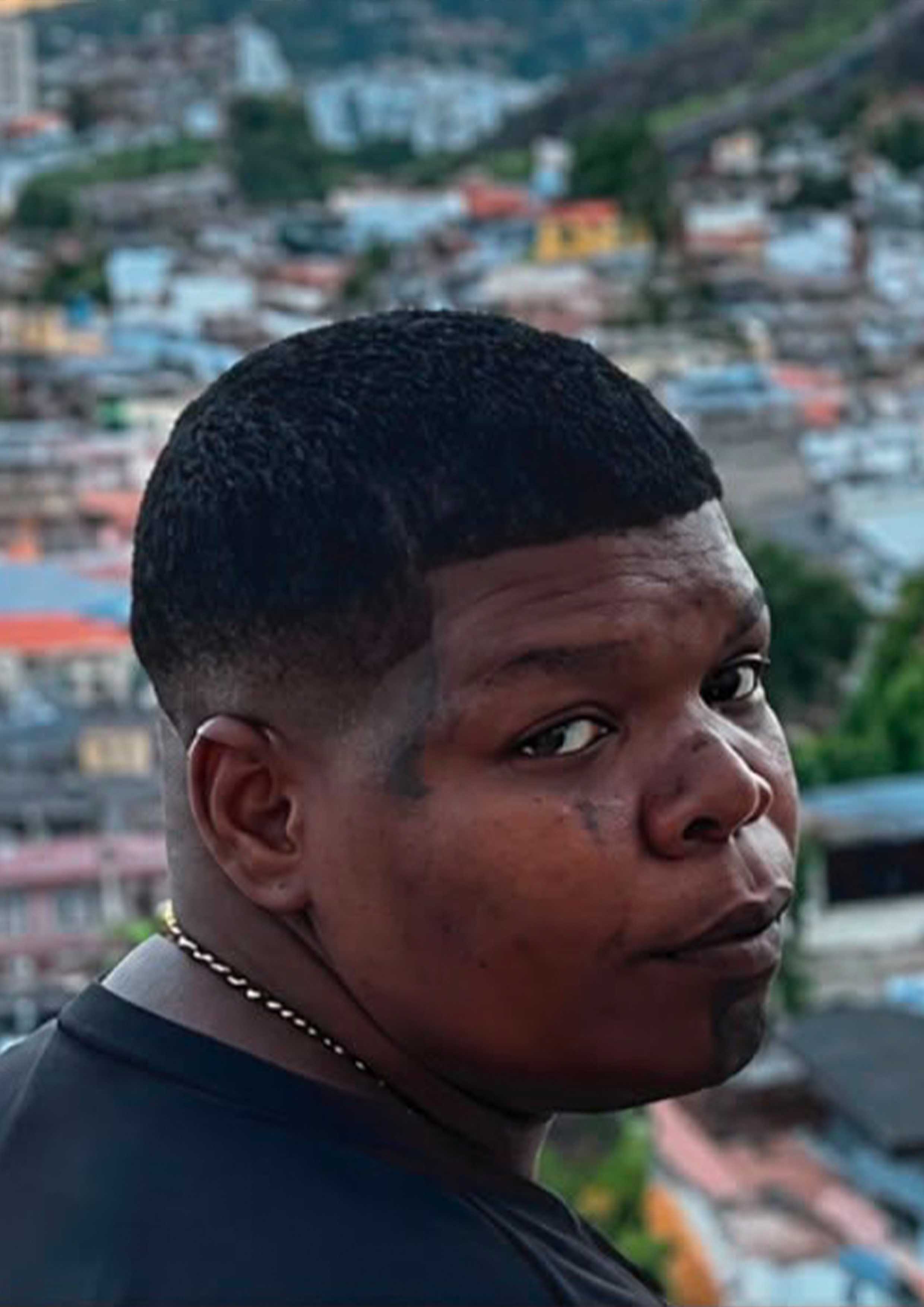 Headshot_Zayre.png